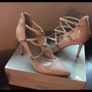 Patent, strappy pump